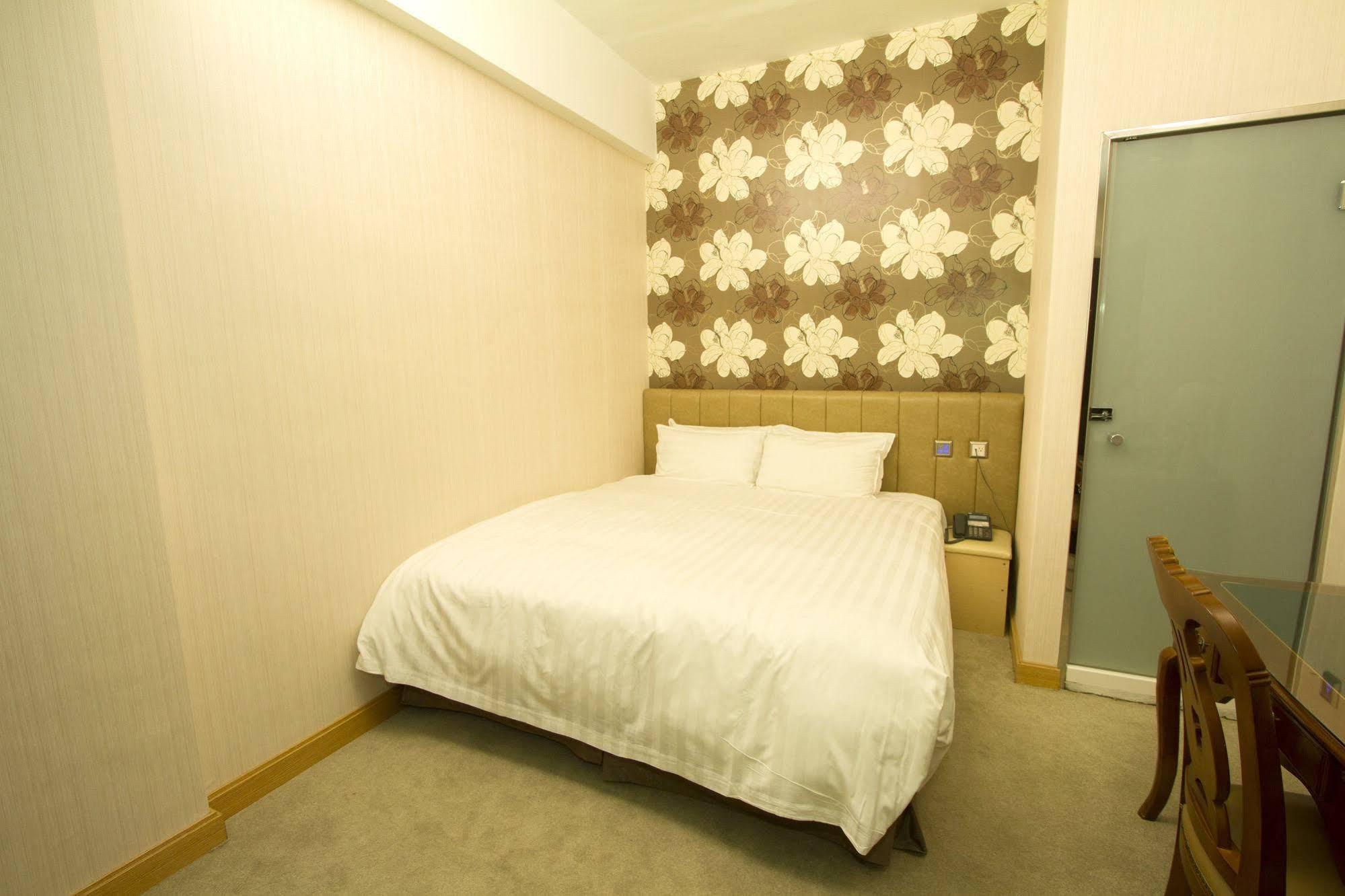 Hunt Champion Hotel Taichung Exterior photo