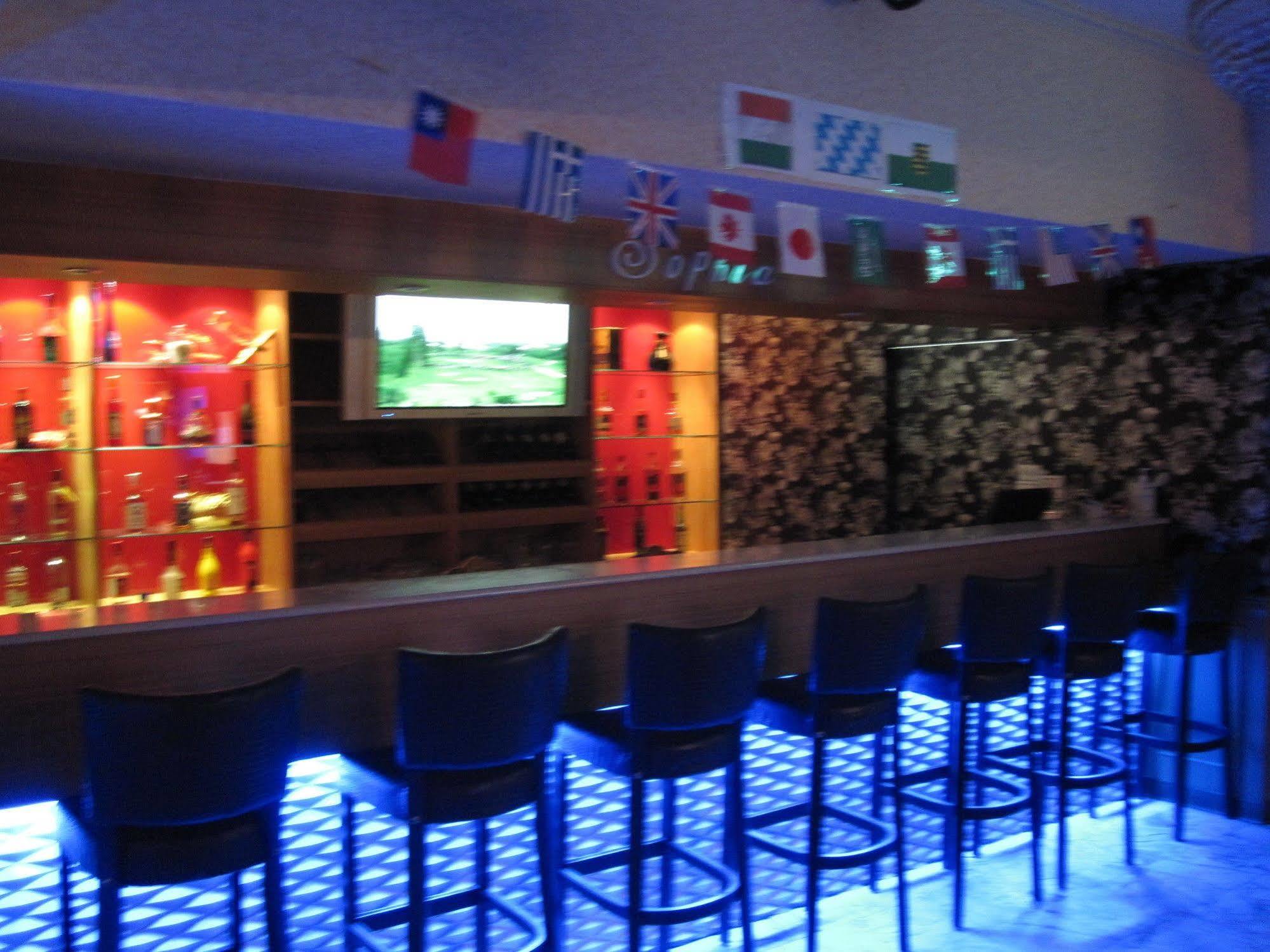 Hunt Champion Hotel Taichung Exterior photo