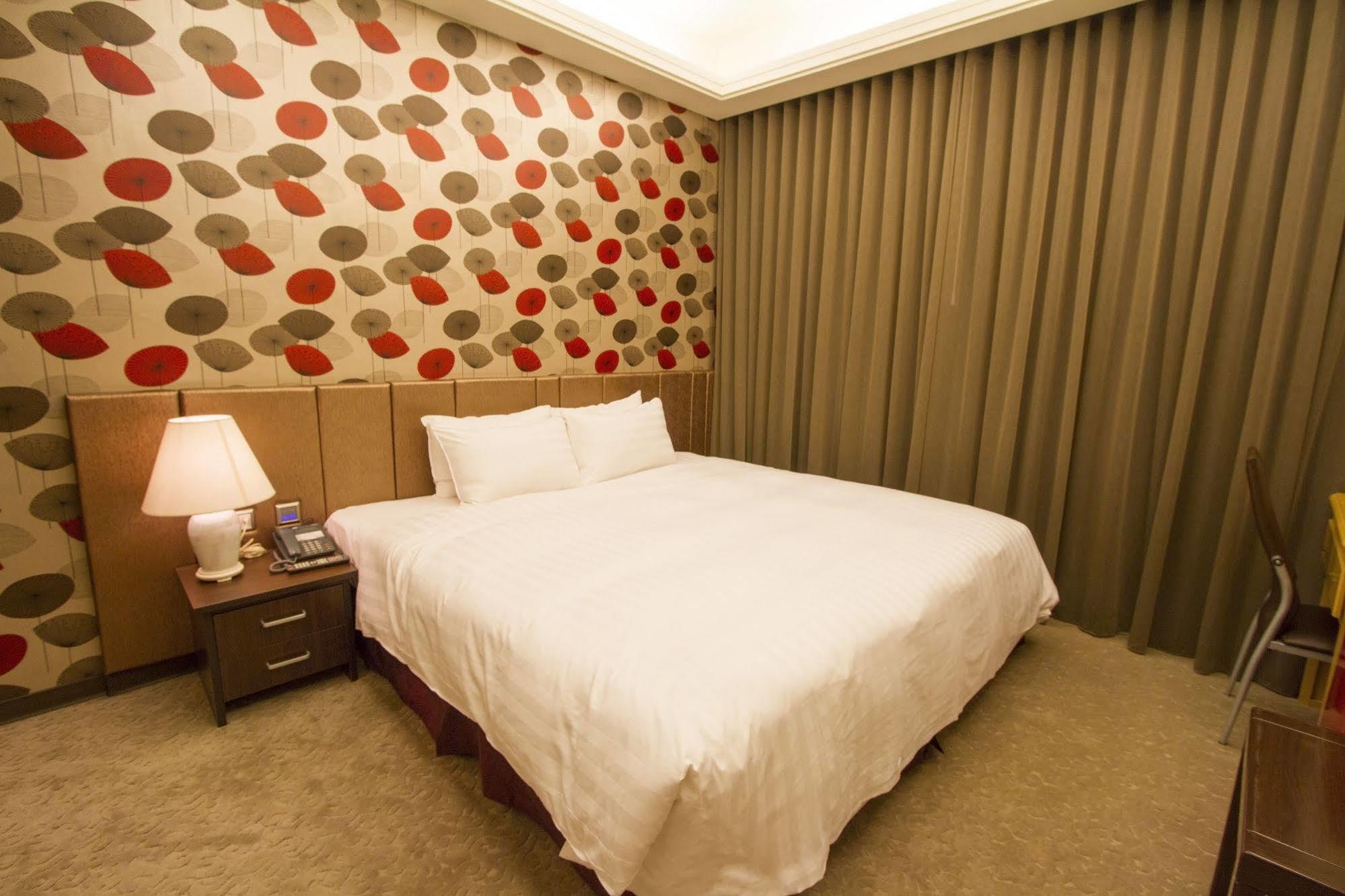 Hunt Champion Hotel Taichung Exterior photo