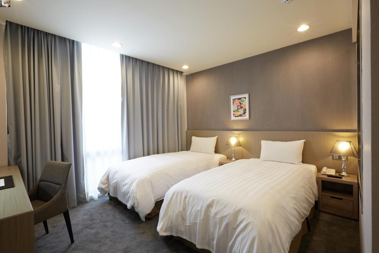 Hunt Champion Hotel Taichung Exterior photo